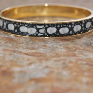 Moo Young Wide Sting Ray Spine W&B/Gold Bangle